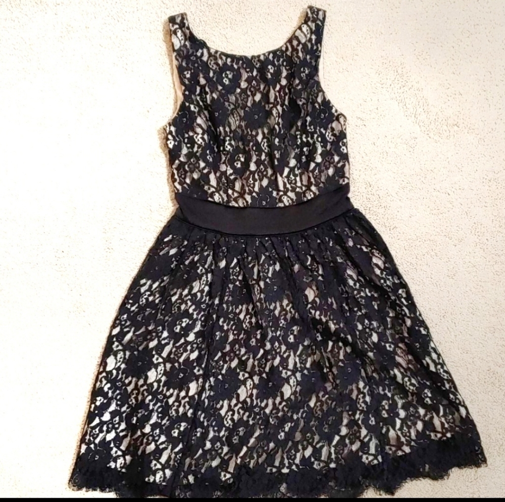 😍 2/$30 Bebe dress